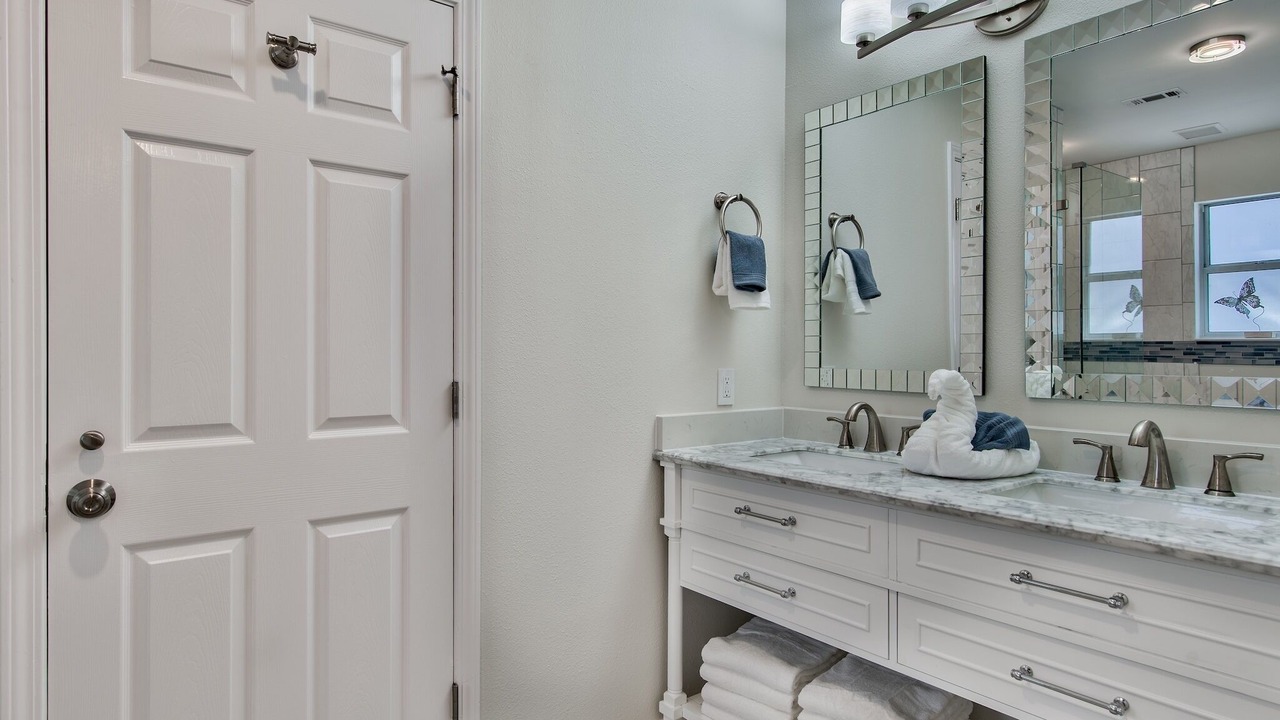 Photo of Bathroom in Clipper Cove