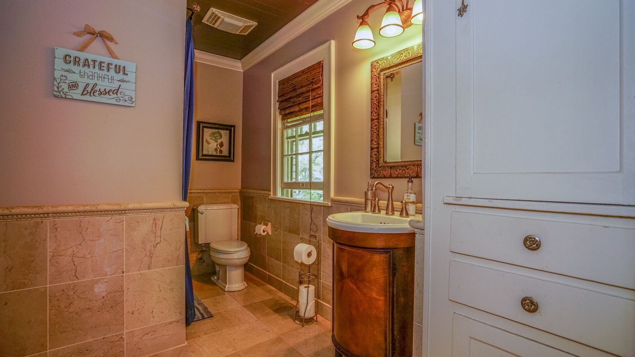 Photo of Bathroom in Marshall