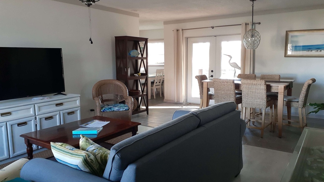 Photo of Livingroom in Pretty Bayou
