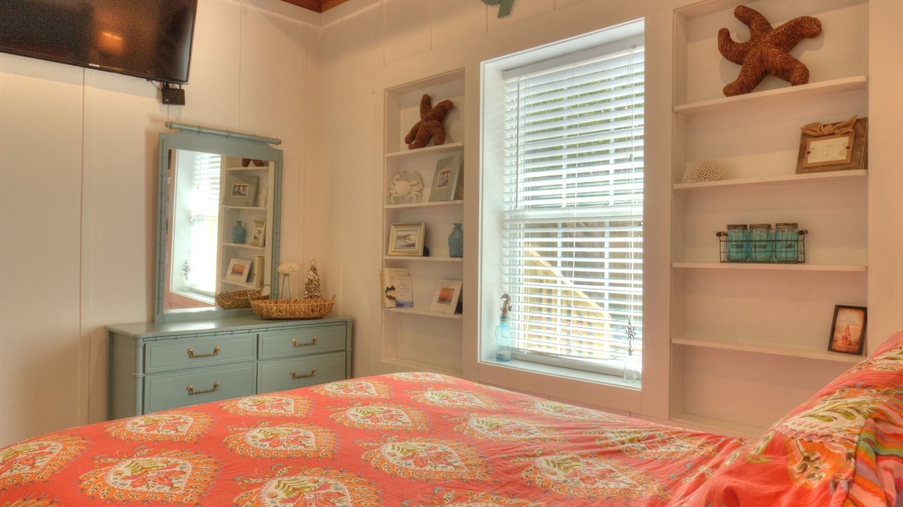Photo of Bedroom in Laguna Beach Estates