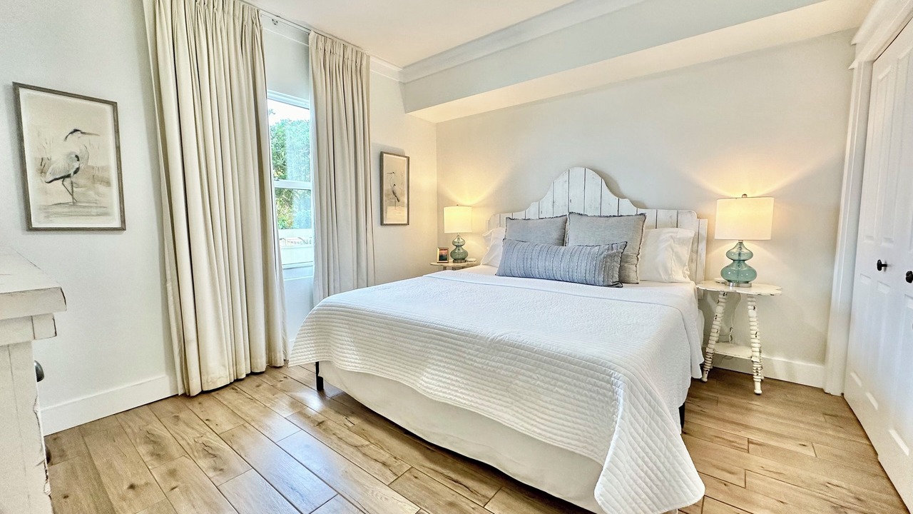 Photo of Bedroom in Miramar Beach