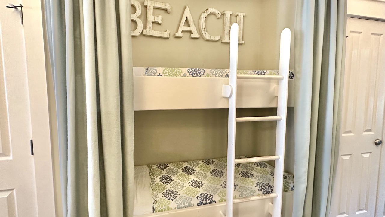Photo of Bedroom in Miramar Beach