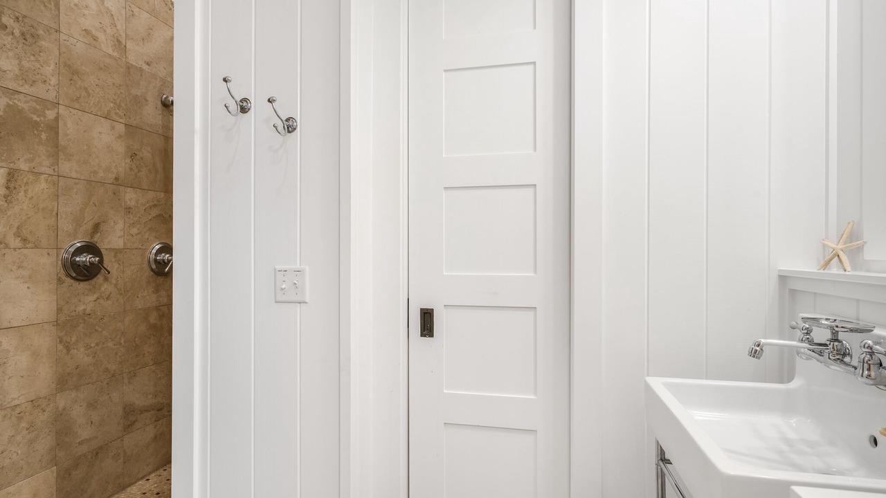 Photo of Bathroom in Gulf District