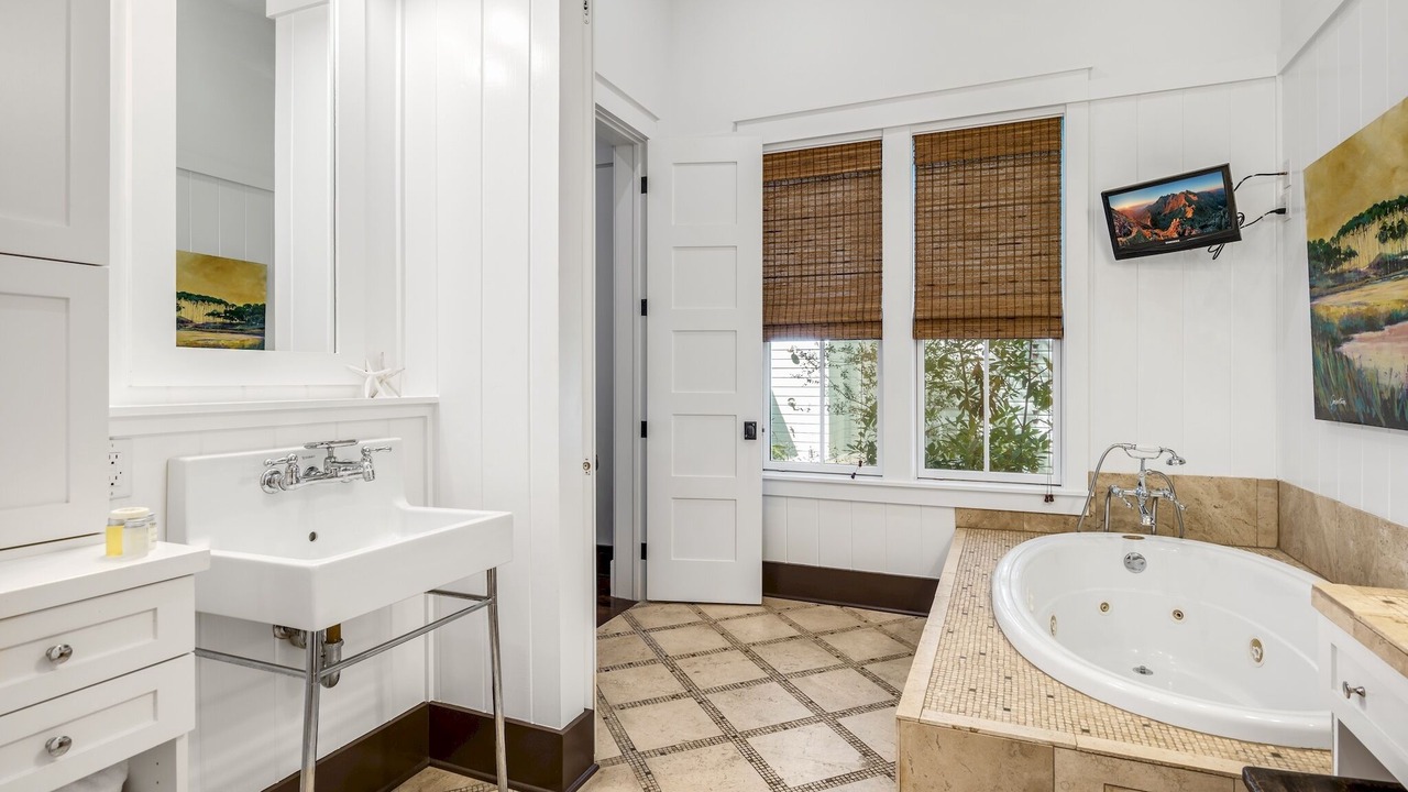 Photo of Bathroom in Gulf District
