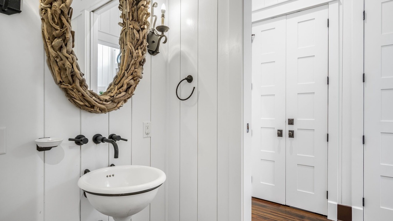Photo of Bathroom in Gulf District