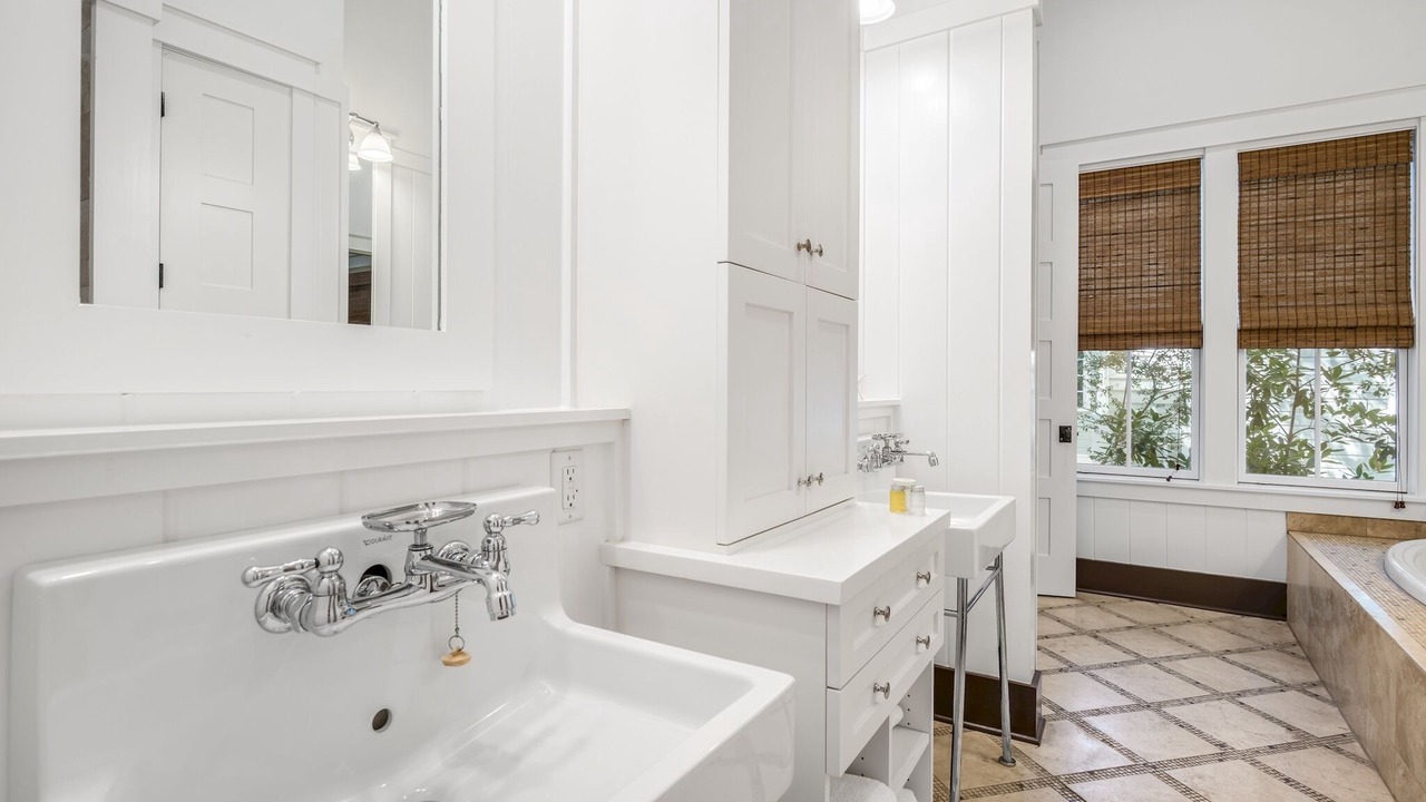 Photo of Bathroom in Gulf District