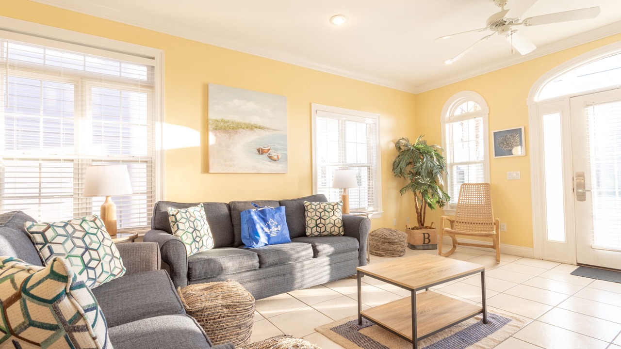Photo of Livingroom in Lullwater Beach