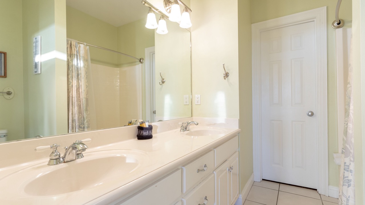 Photo of Bathroom in Lullwater Beach