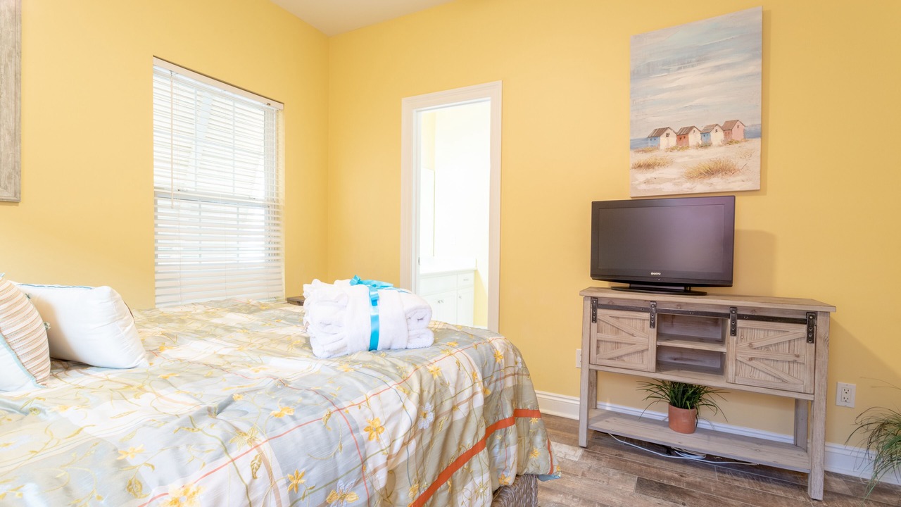 Photo of Bedroom in Lullwater Beach