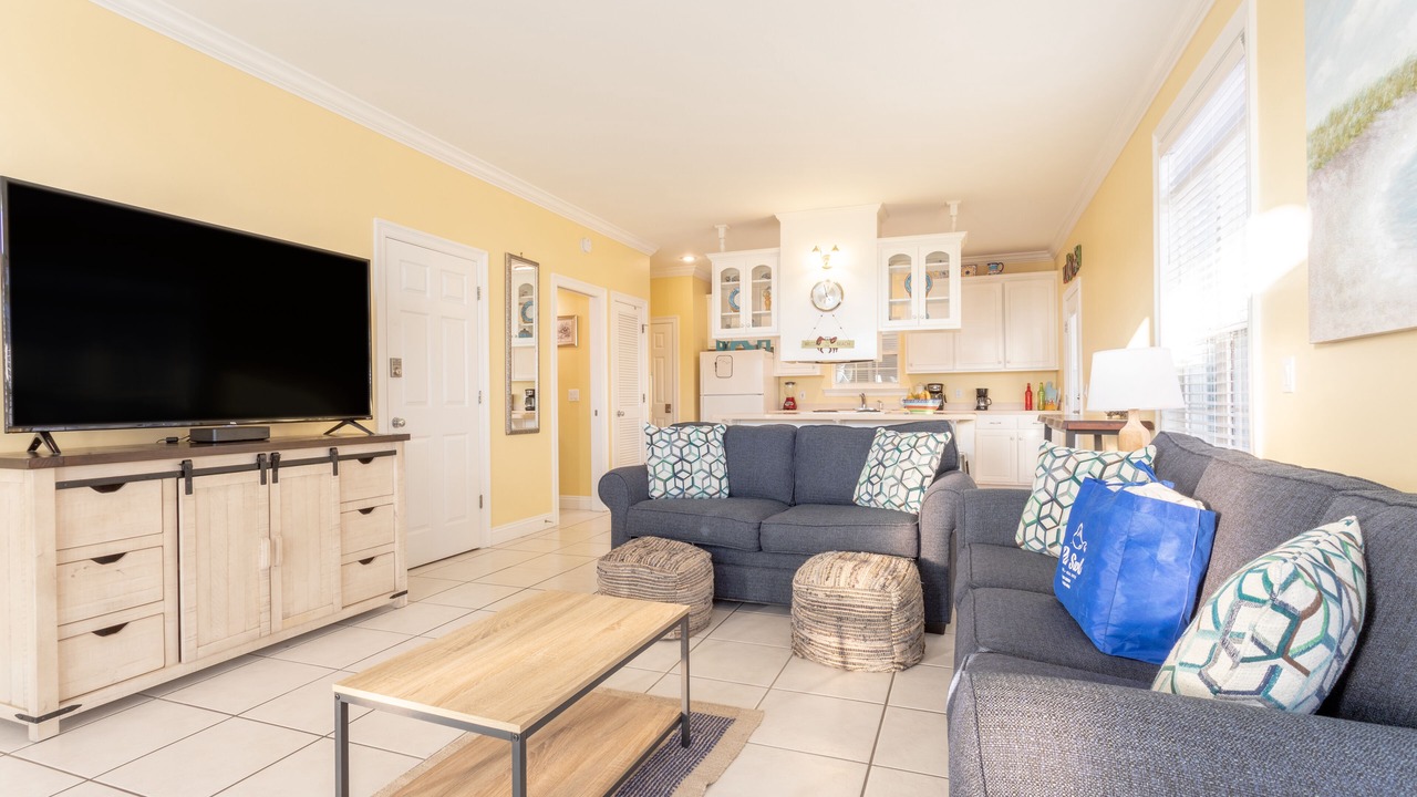Photo of Livingroom in Lullwater Beach