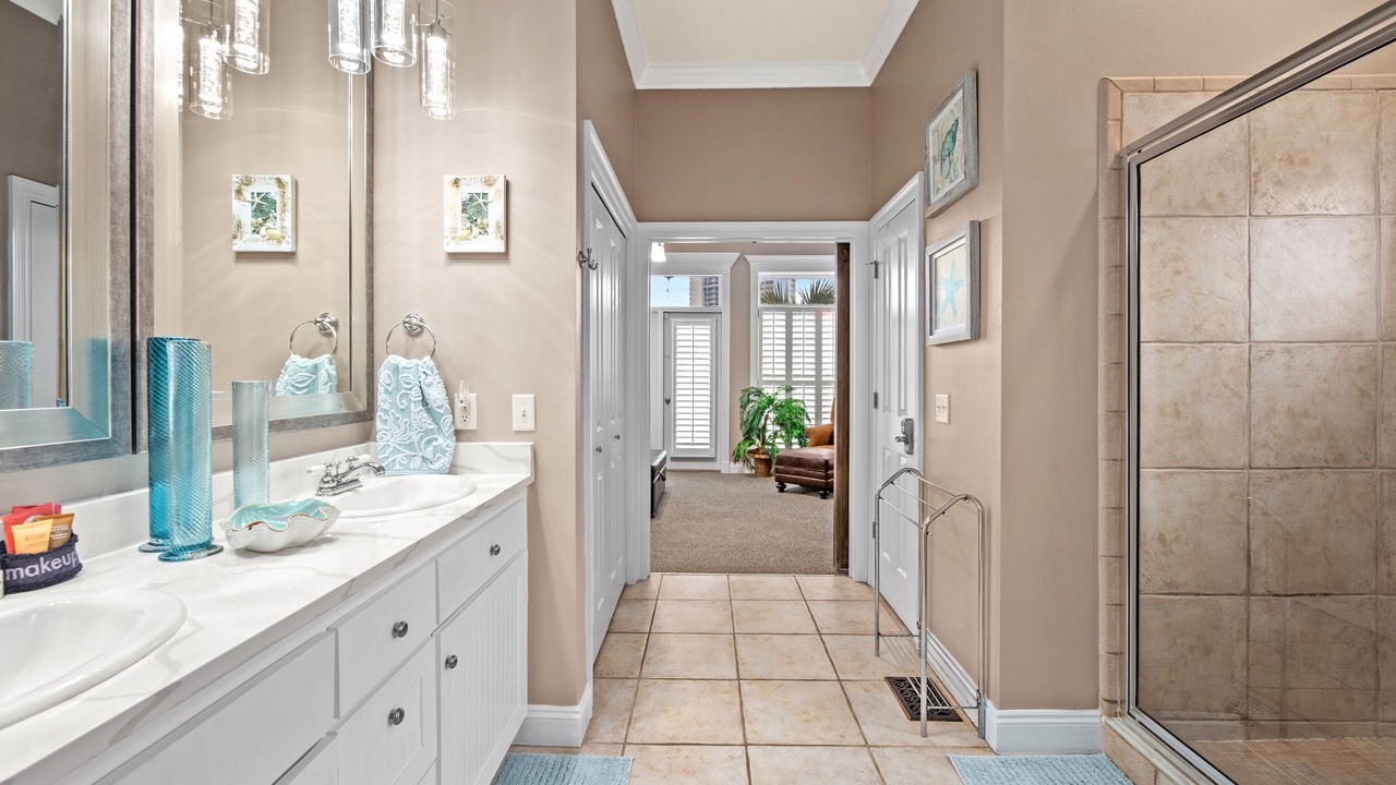 Photo of Bathroom in Summer Breeze