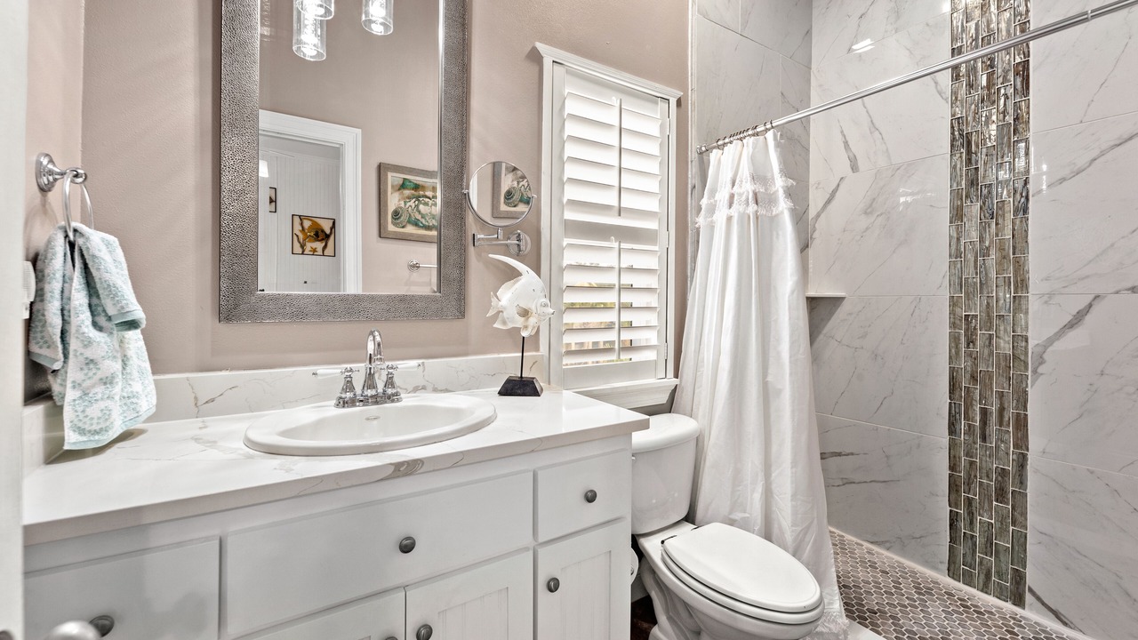 Photo of Bathroom in Summer Breeze