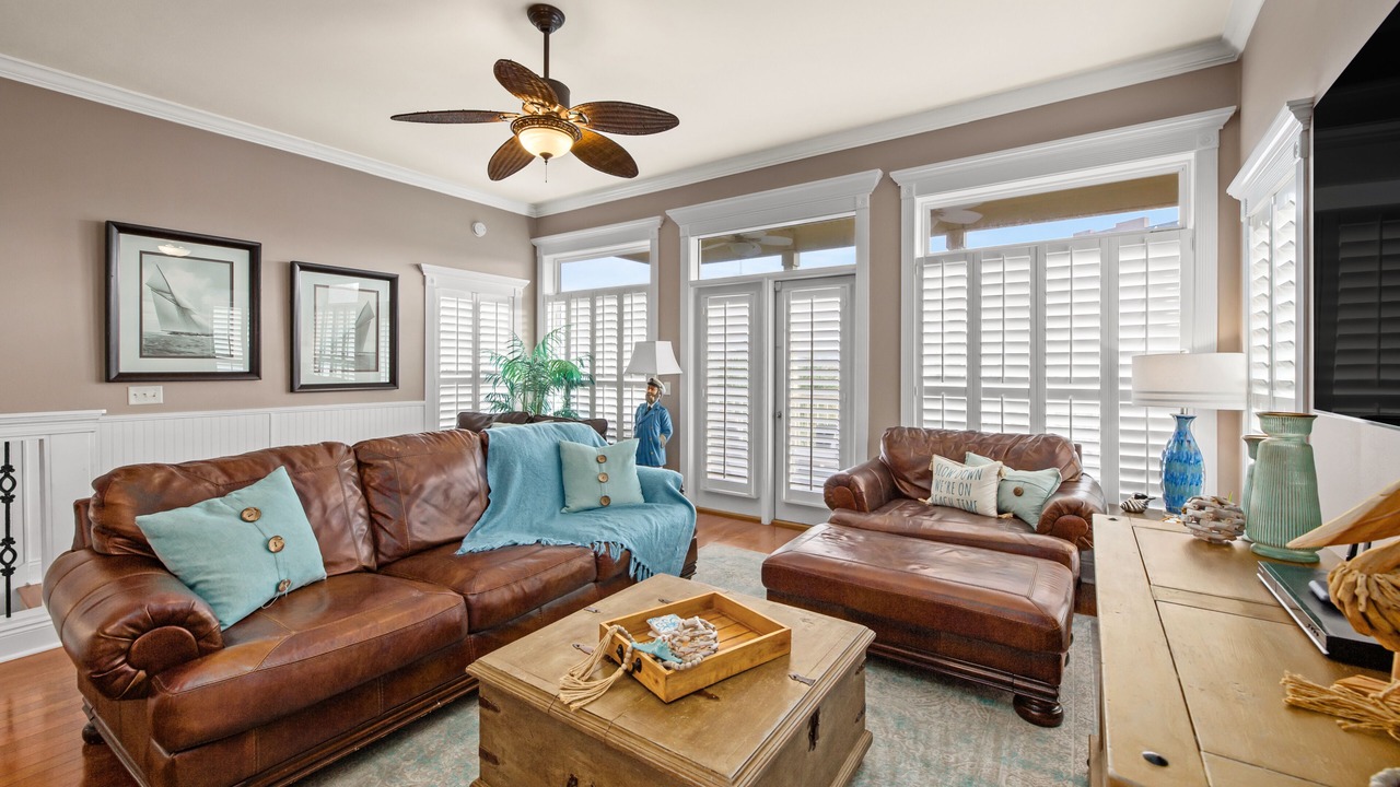Photo of Livingroom in Summer Breeze