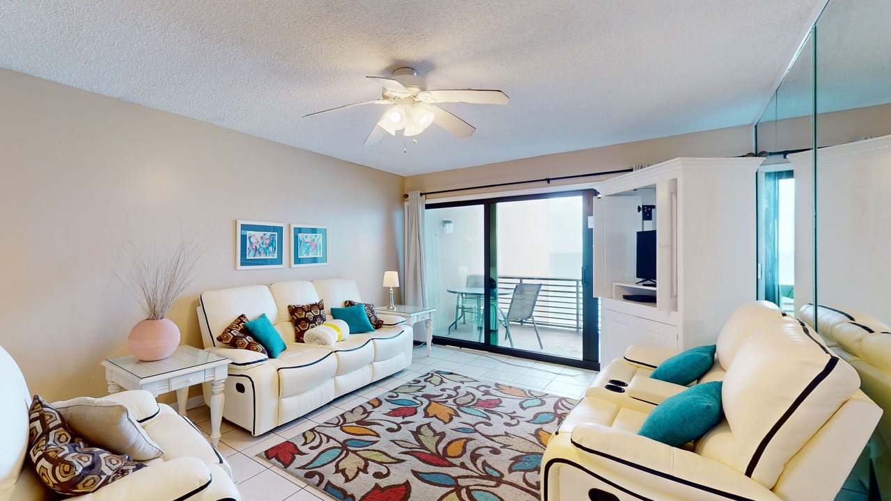 Photo of Livingroom in Silver Sands Beach