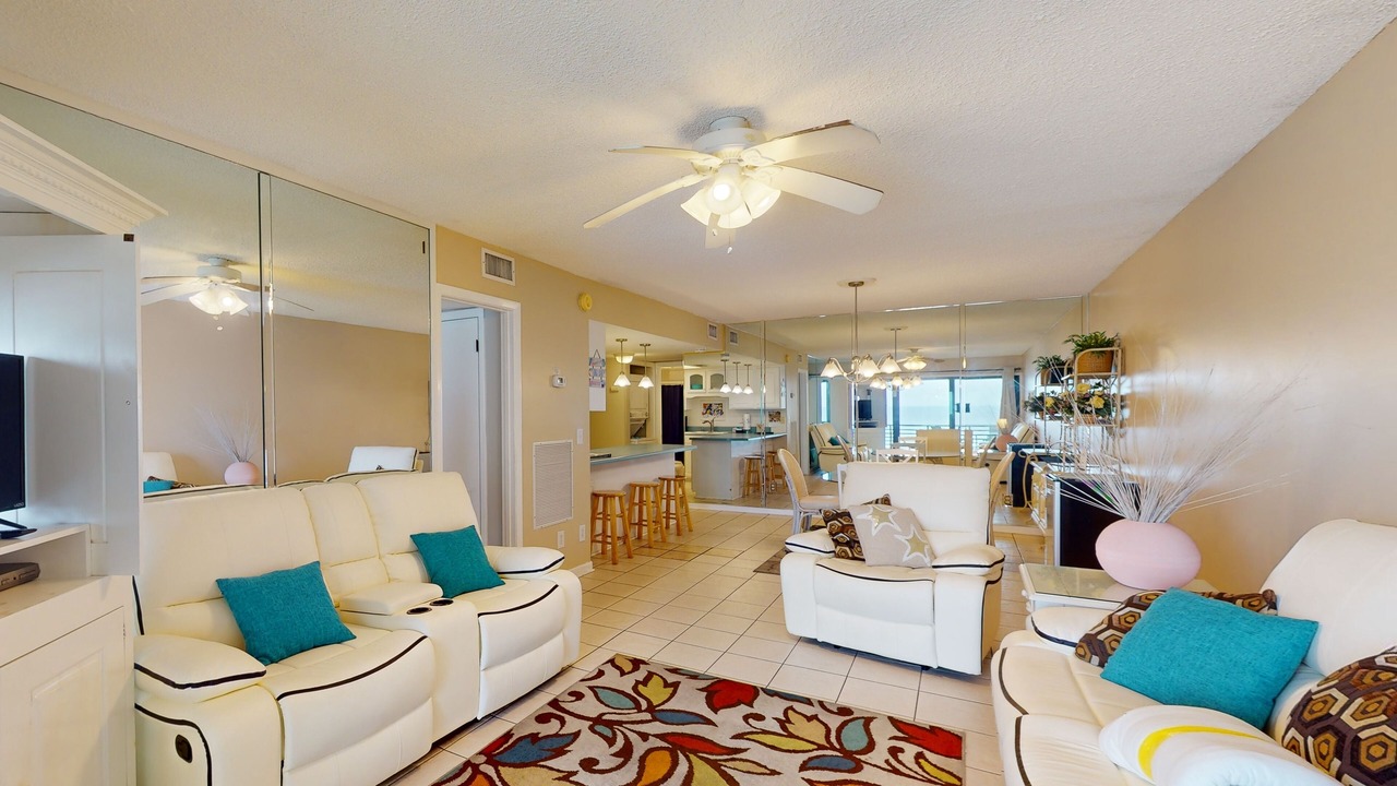 Photo of Livingroom in Silver Sands Beach