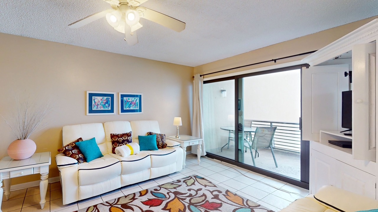 Photo of Livingroom in Silver Sands Beach