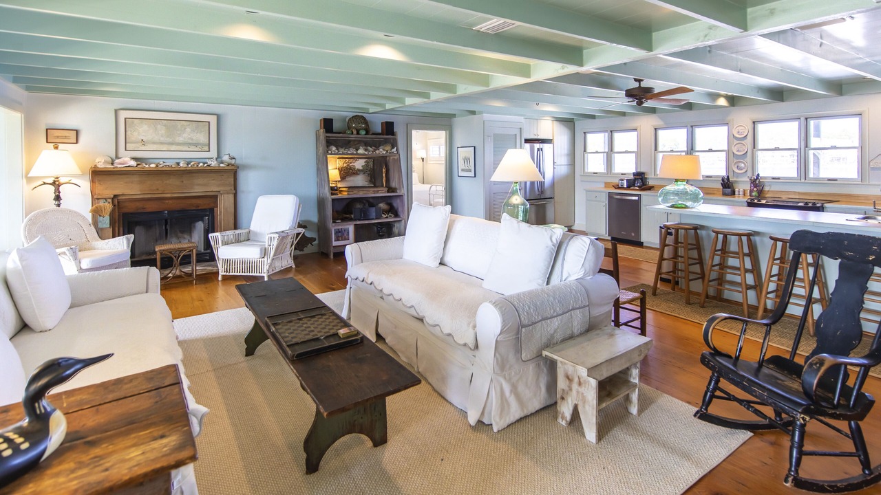 Photo of Livingroom in Dune Allen Beach