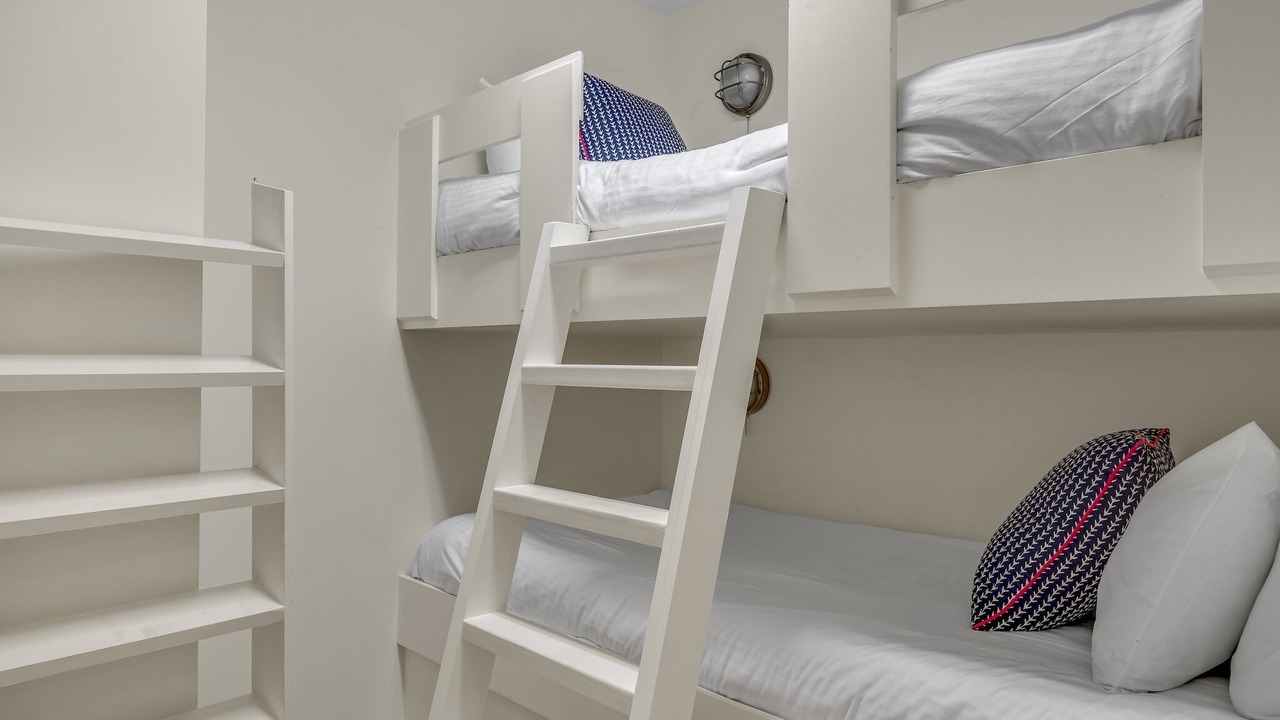 Photo of Bedroom in Gulf District