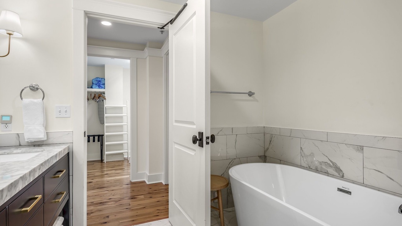 Photo of Bathroom in Gulf District