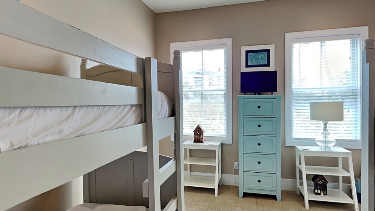Photo of Bedroom in Crystal Shores