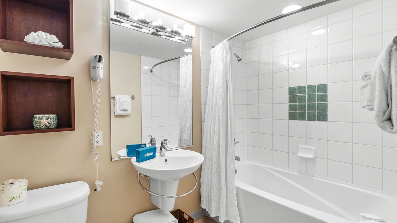 Photo of Bathroom in Baytowne Wharf