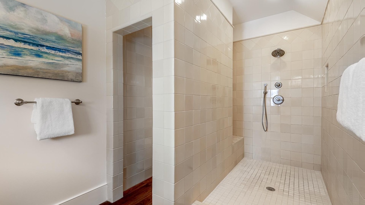 Photo of Bathroom in Gulf District