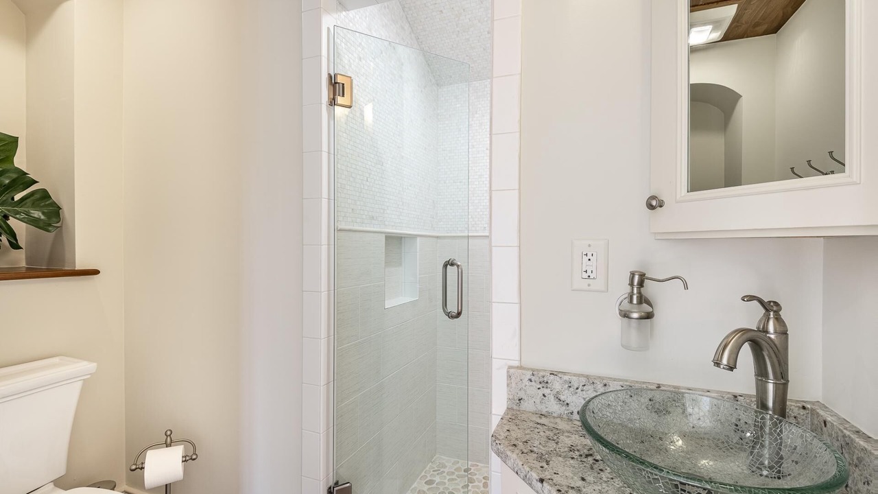 Photo of Bathroom in Gulf District