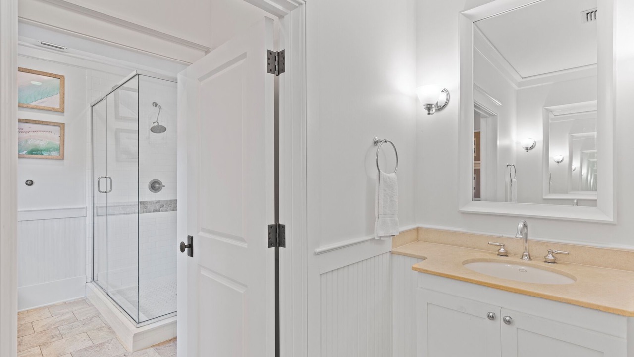 Photo of Bathroom in Beach District