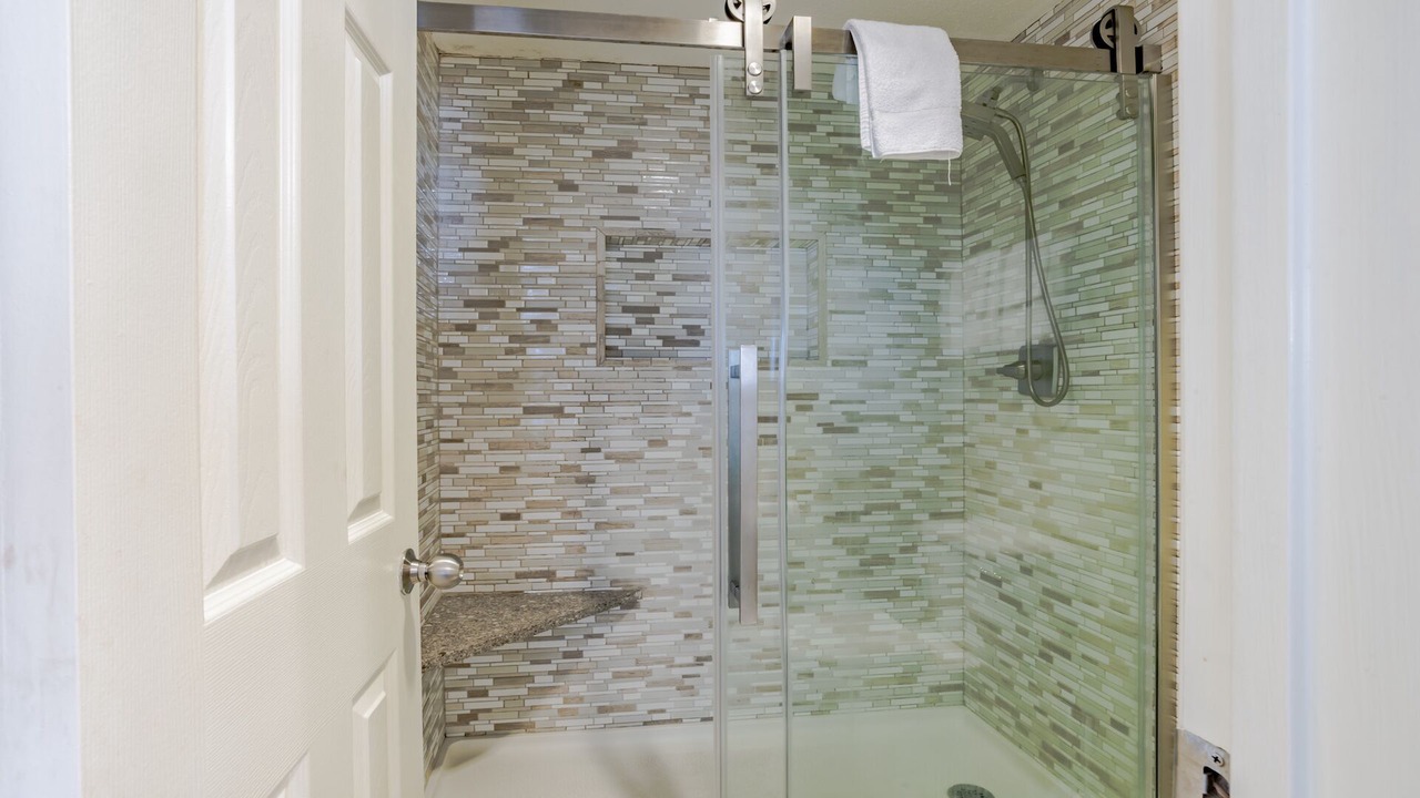 Photo of Bathroom in Orange Beach East