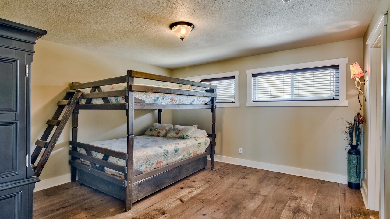 Photo of Bedroom in Miramar Beach