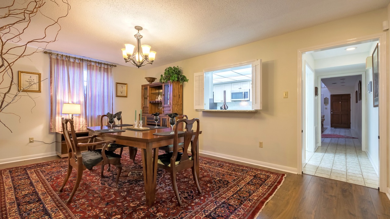 Photo of Livingroom in Uptown Historic District