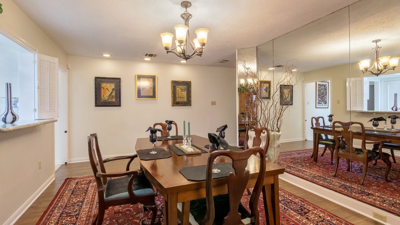 Photo of Livingroom in Uptown Historic District