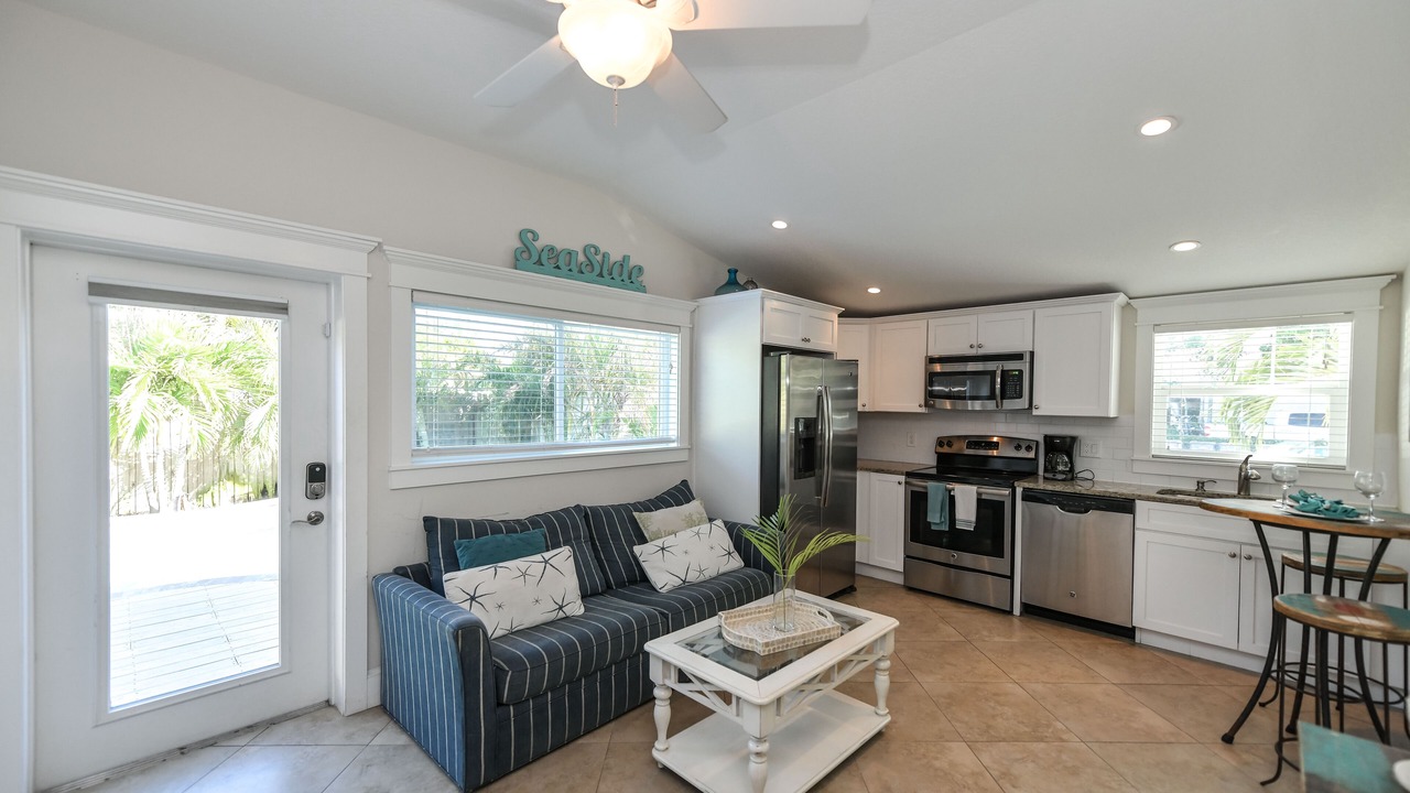 Photo of Livingroom in Holmes Beach