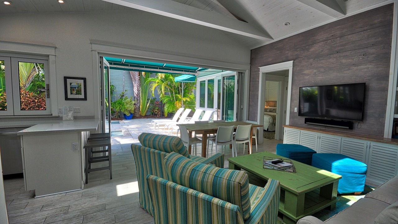 Photo of Livingroom in Uptown - Upper Duval