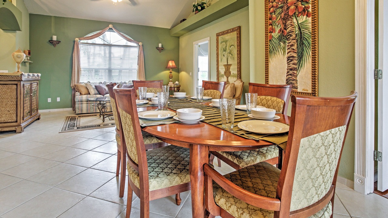 Photo of Livingroom in Crown Pointe