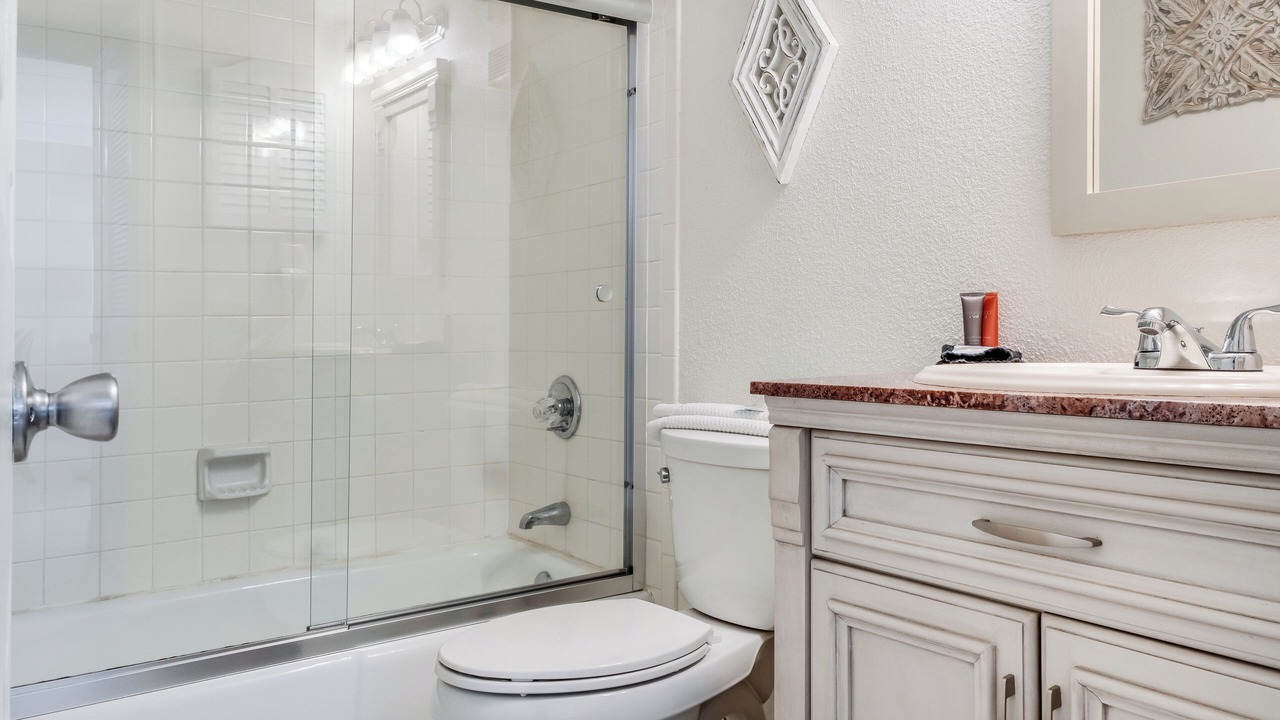Photo of Bathroom in Holiday Isle