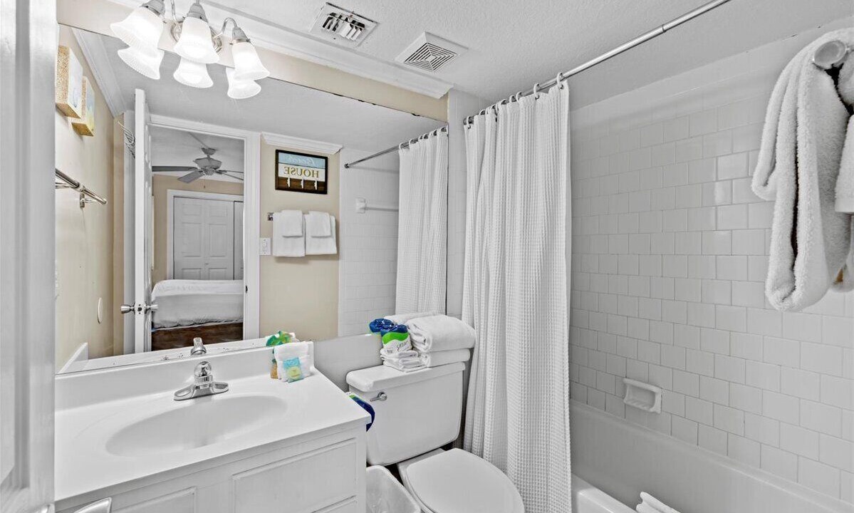 Photo of Bathroom in Holiday Isle