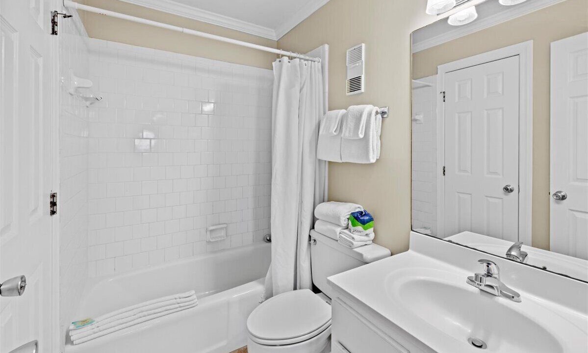 Photo of Bathroom in Holiday Isle