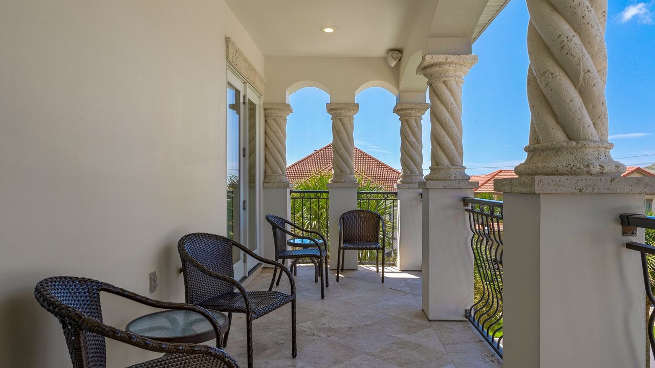 Photo of Patio Balcony in Avalon Beach Estates