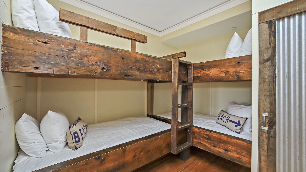 Photo of Bedroom in Gulf District