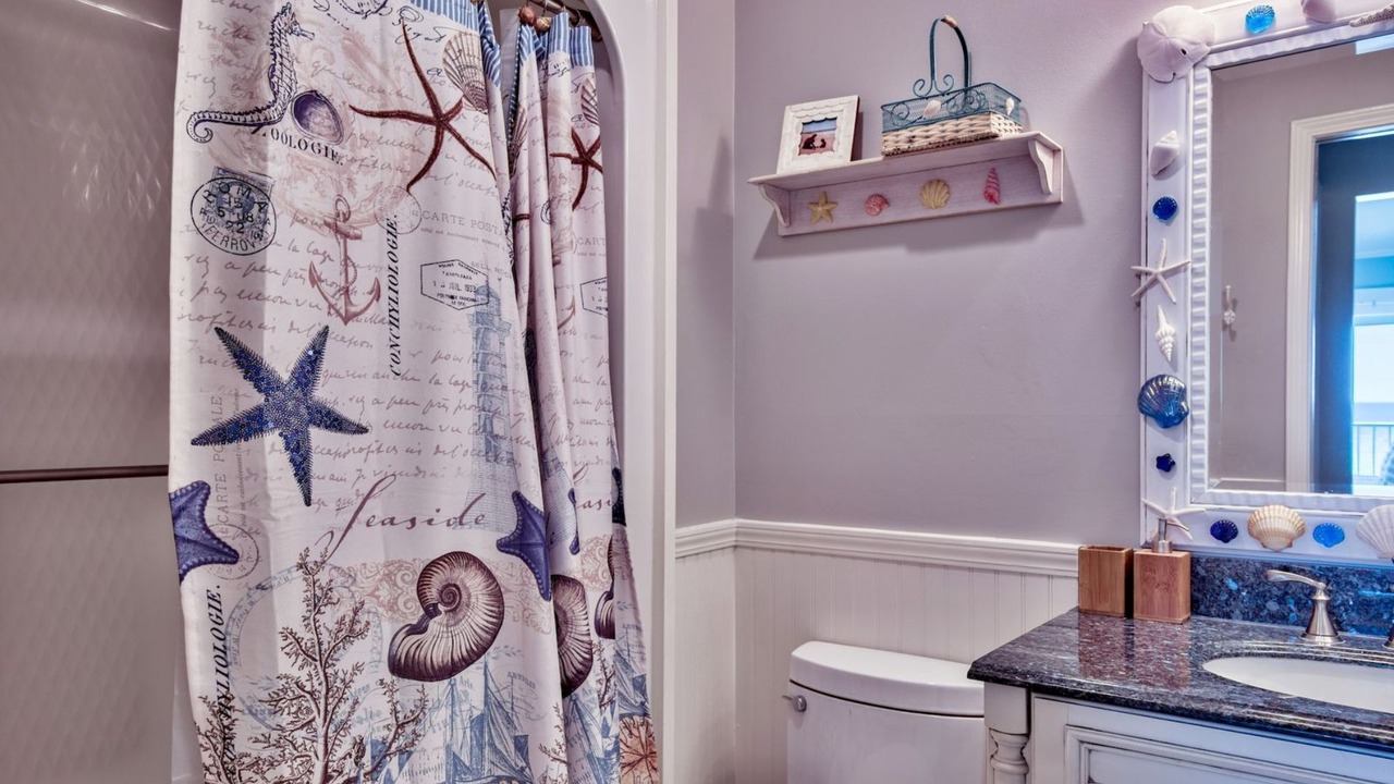 Photo of Bathroom in Clipper Cove