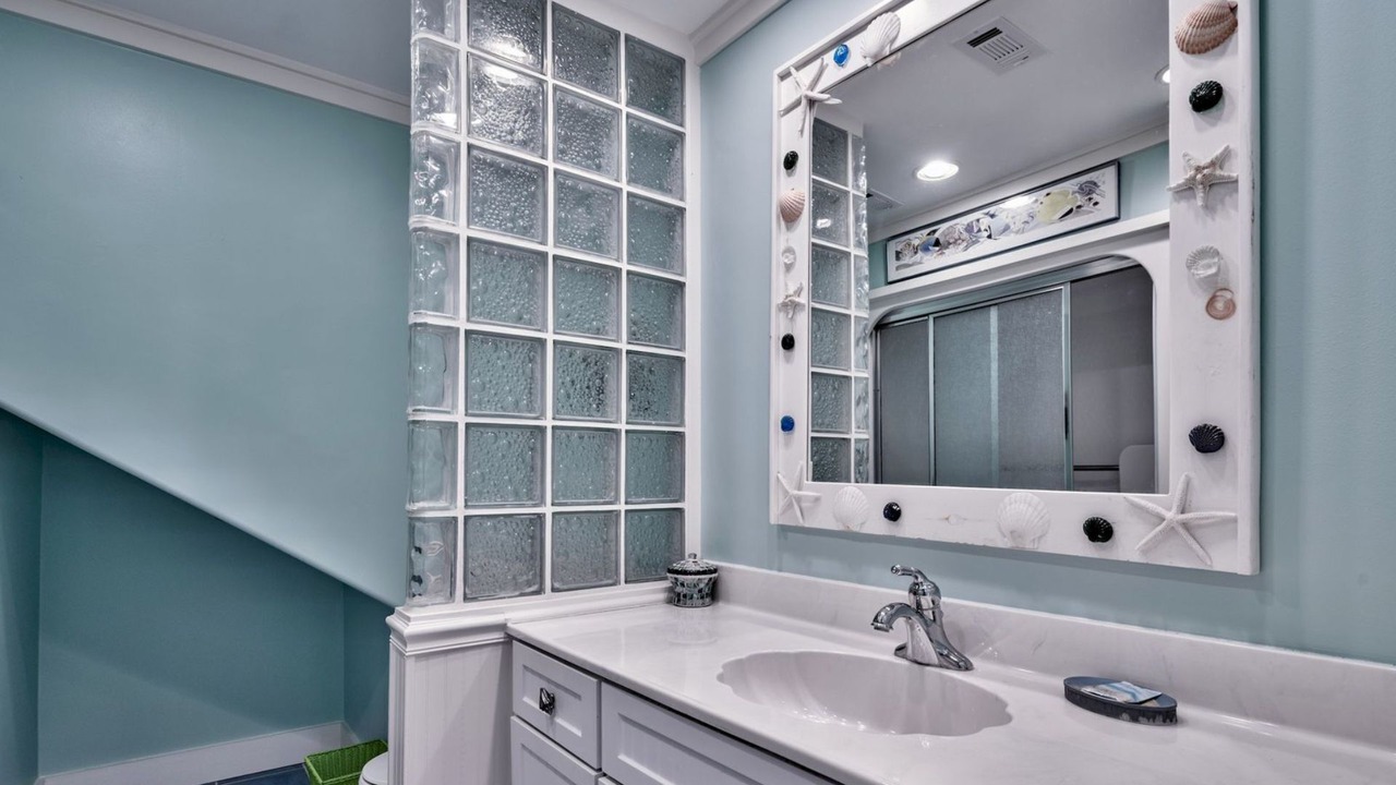 Photo of Bathroom in Clipper Cove