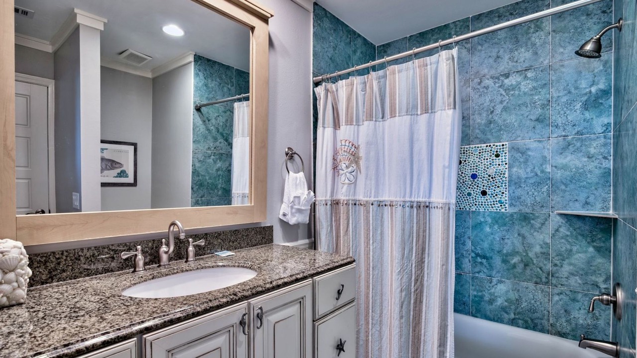 Photo of Bathroom in Clipper Cove