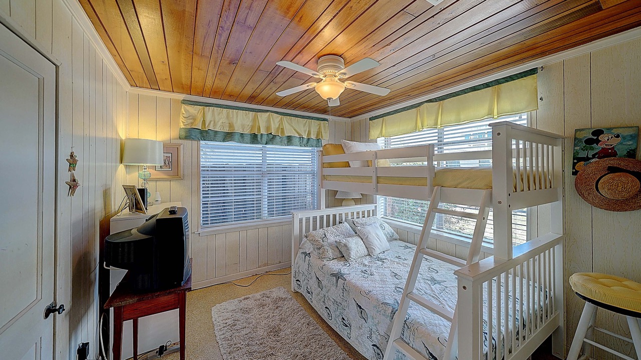 Photo of Bedroom in Kiska Beach