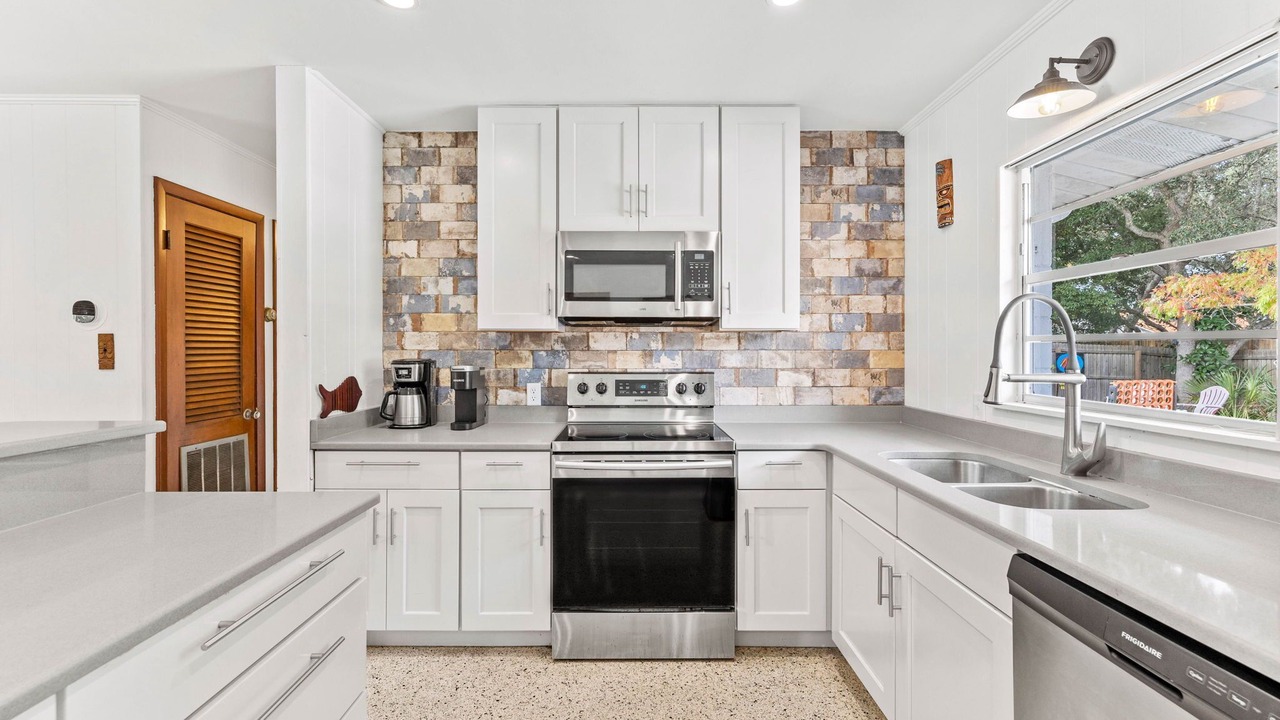 Photo of Kitchen in Laguna Beach Estates