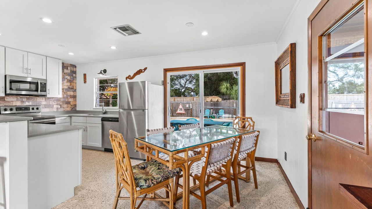 Photo of Kitchen in Laguna Beach Estates