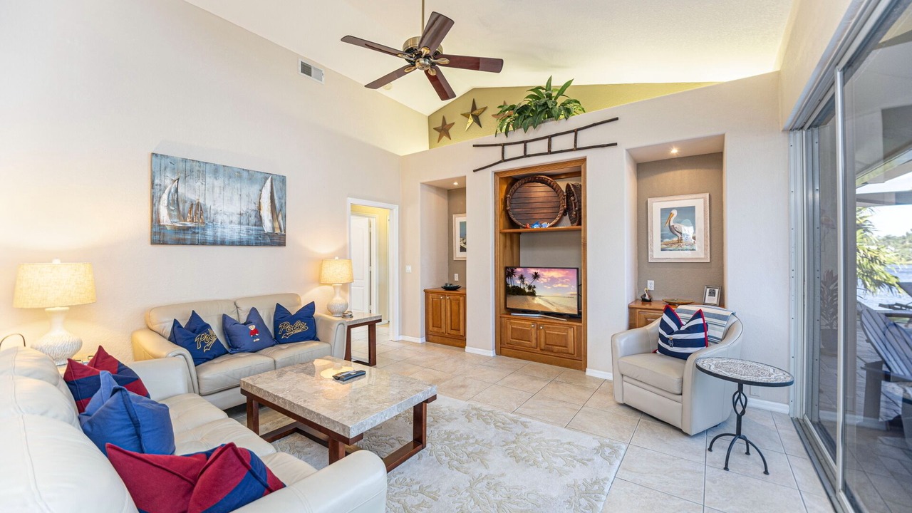 Photo of Livingroom in Central Naples