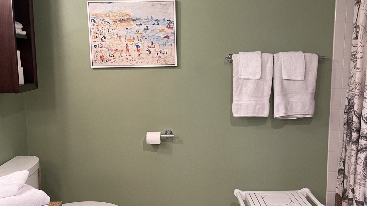 Photo of Bathroom in Baytowne Wharf