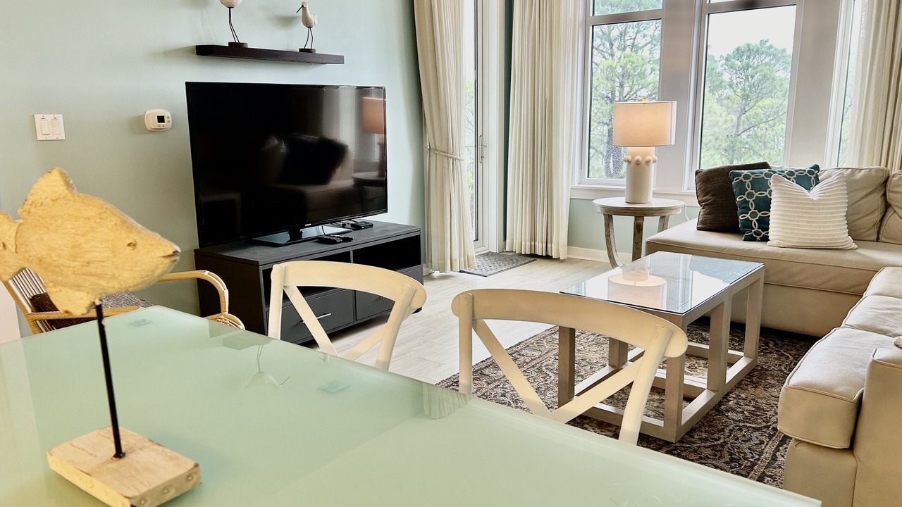 Photo of Livingroom in Baytowne Wharf