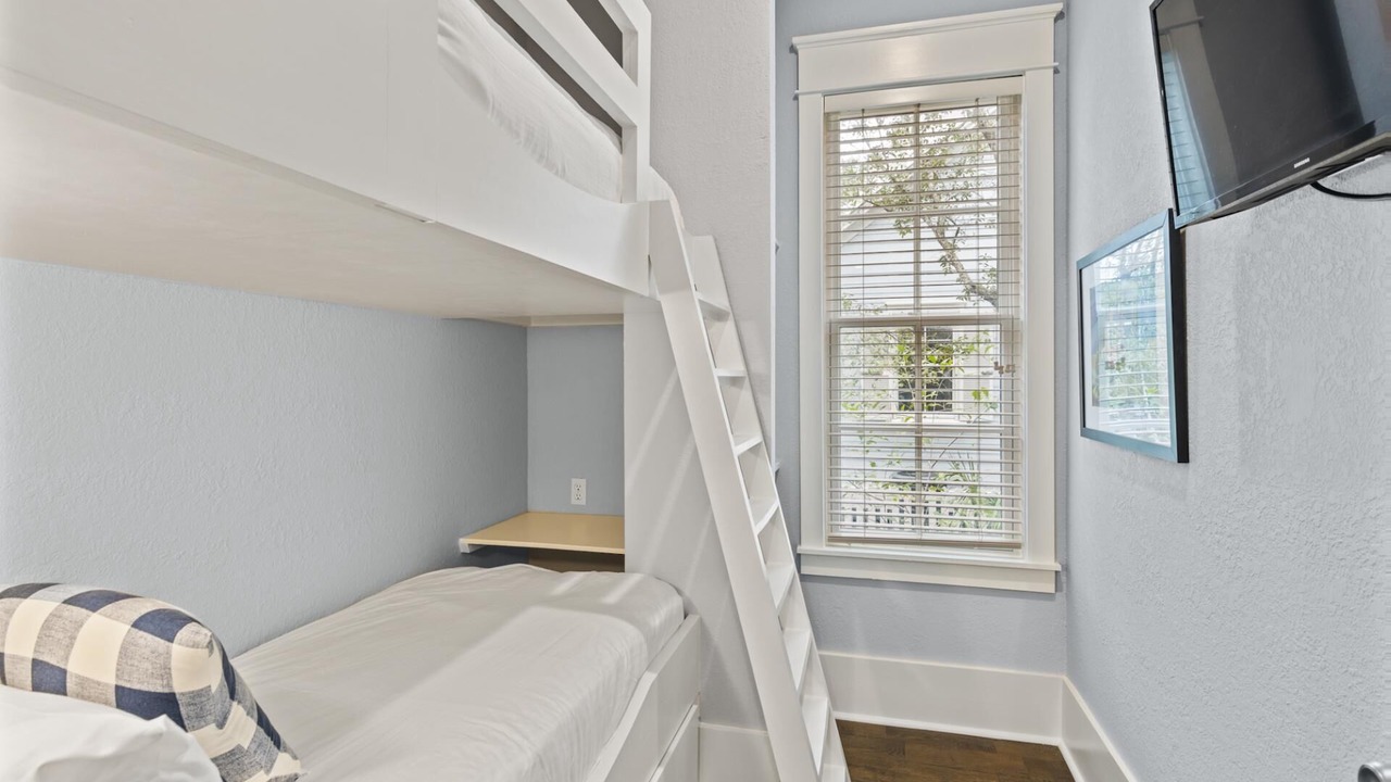 Photo of Bedroom in Forest District